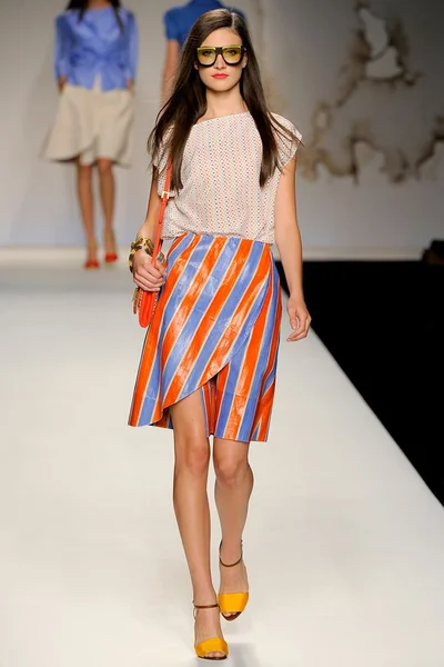 Look 32